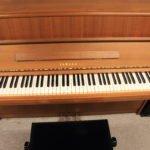 1 Piano Droit en bois Yamaha LU201