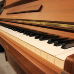 1 Piano Droit Yamaha 88 touches
